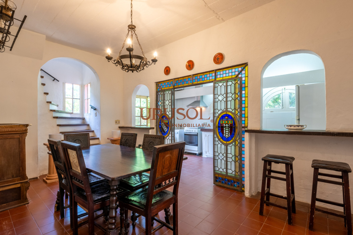 Casa ID.129 - Casa de estilo en Pinares, 4 habitaciones y 3 baños