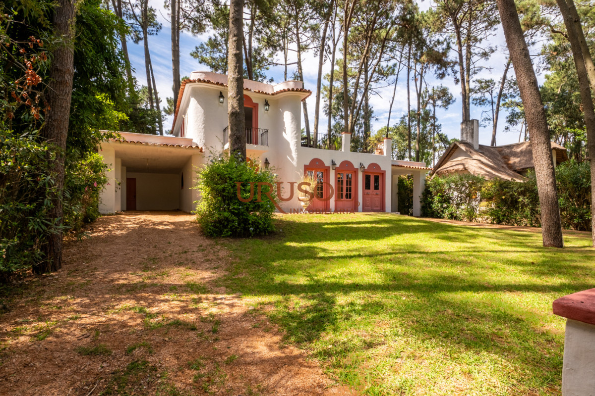 Casa ID.129 - Casa de estilo en Pinares, 4 habitaciones y 3 baños