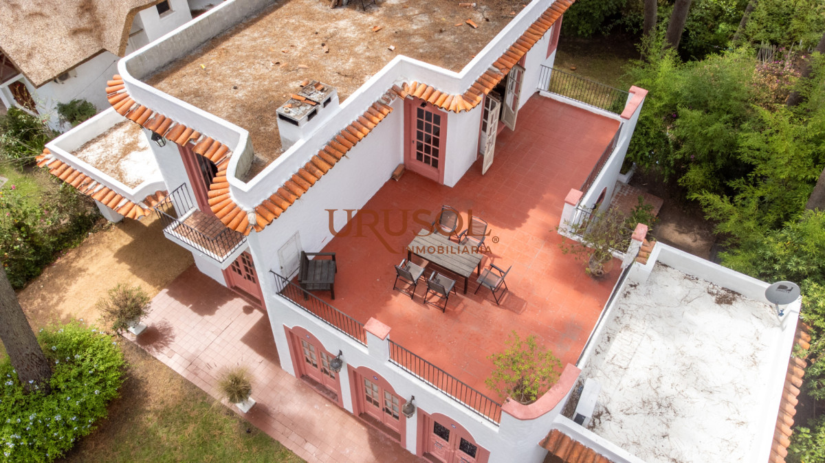 Casa ID.129 - Casa de estilo en Pinares, 4 habitaciones y 3 baños