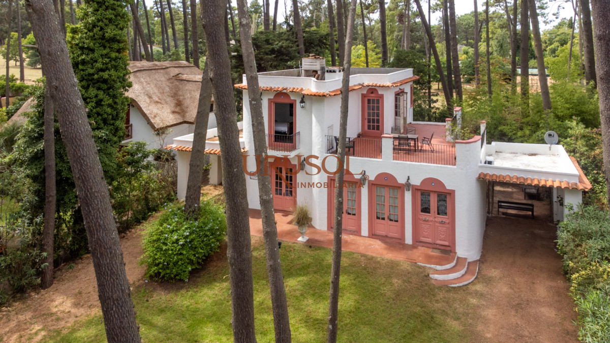 Casa ID.129 - Casa de estilo en Pinares, 4 habitaciones y 3 baños