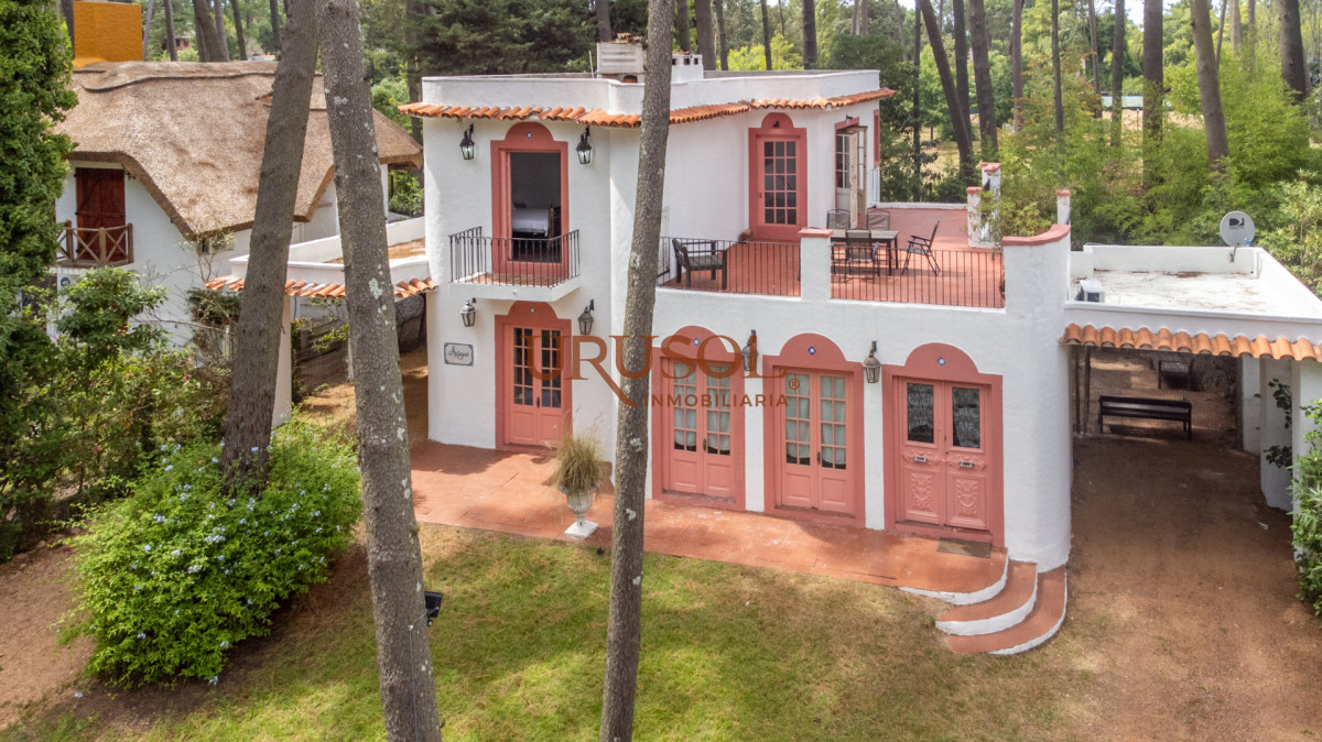 Casa ID.129 - Casa de estilo en Pinares, 4 habitaciones y 3 baños