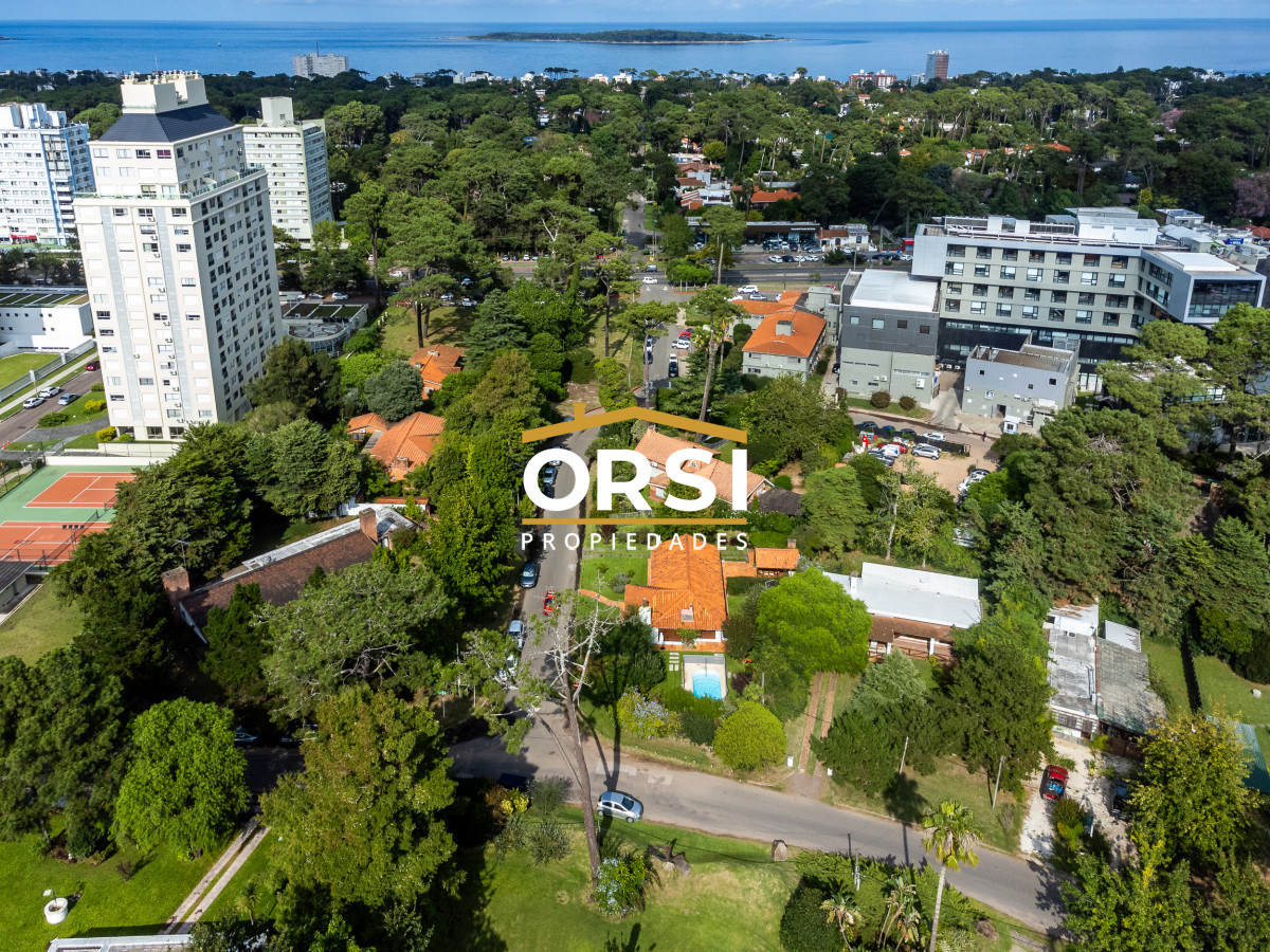 Casa ID.259 - 3 dormitorios con piscina, Cantegril, Punta del Este