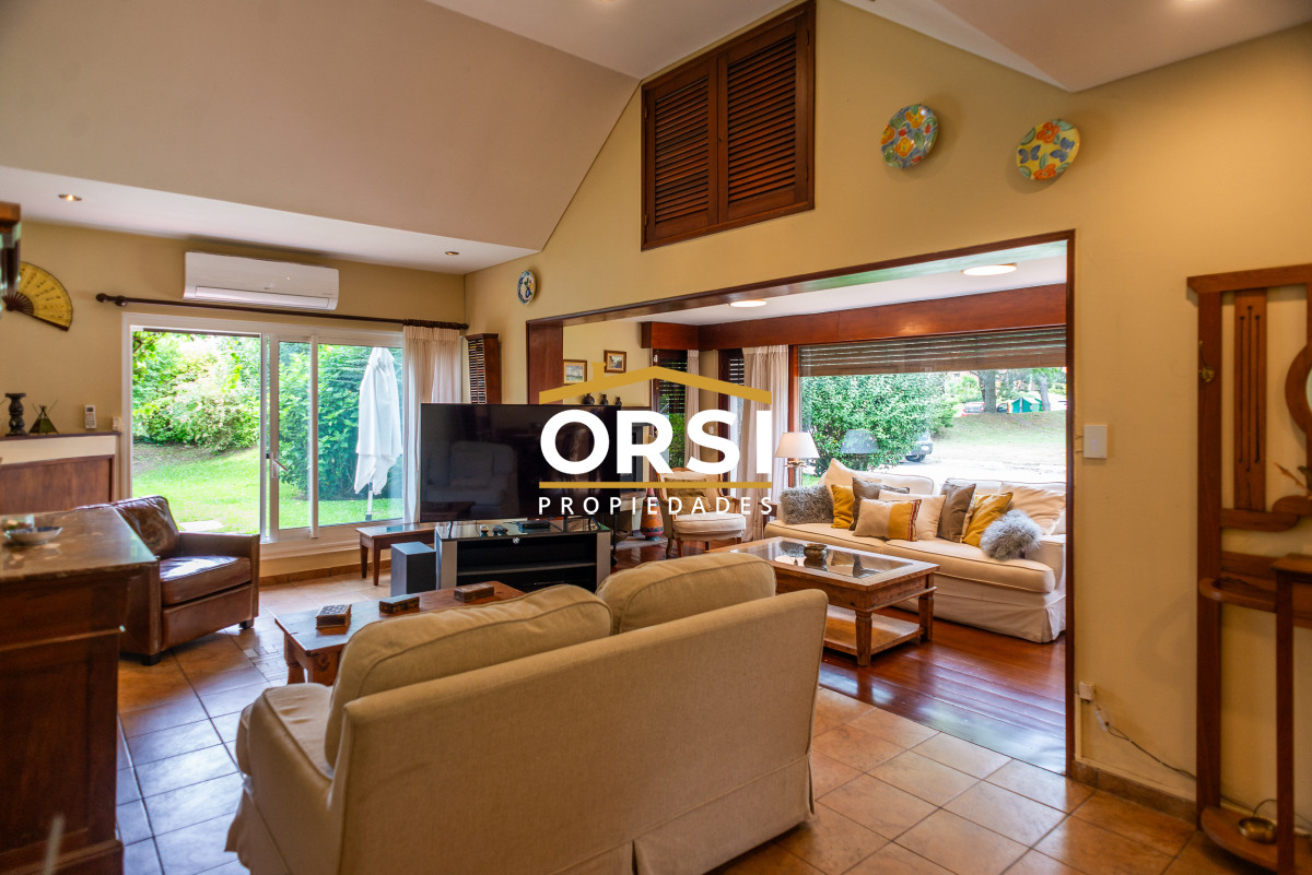 Casa ID.259 - 3 dormitorios con piscina, Cantegril, Punta del Este