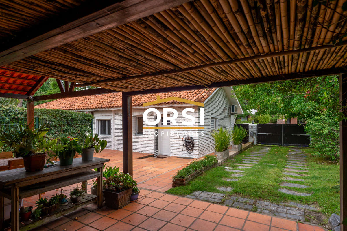 Casa ID.259 - 3 dormitorios con piscina, Cantegril, Punta del Este