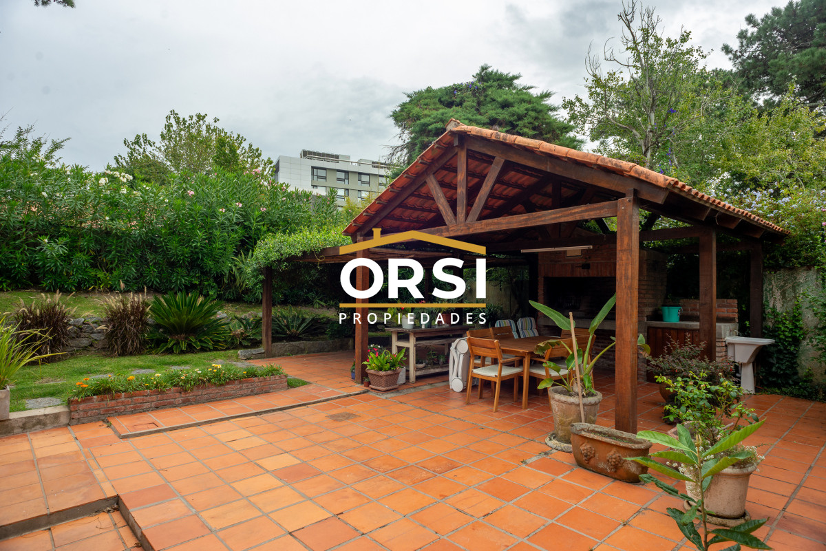 Casa ID.259 - 3 dormitorios con piscina, Cantegril, Punta del Este