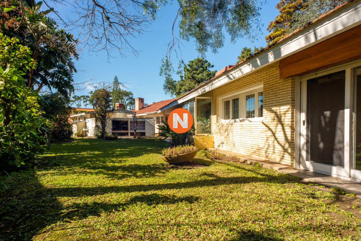 Casa Ref.225801 - 4 dormitorios y dependencia, excelente construccion