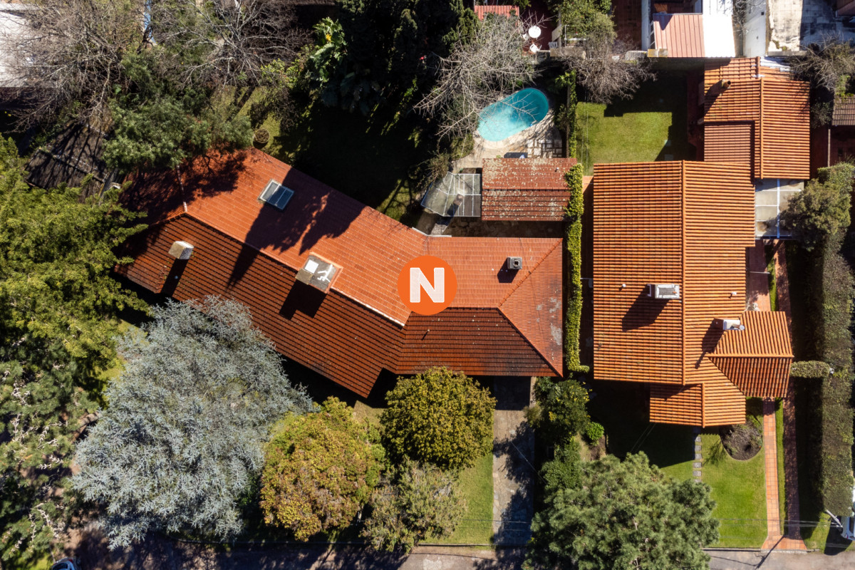 Casa Ref.225801 - 4 dormitorios y dependencia, excelente construccion