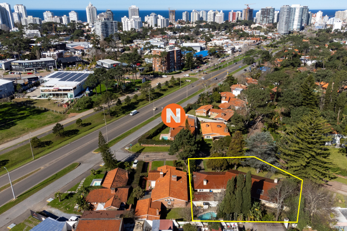 Casa Ref.225801 - 4 dormitorios y dependencia, excelente construccion