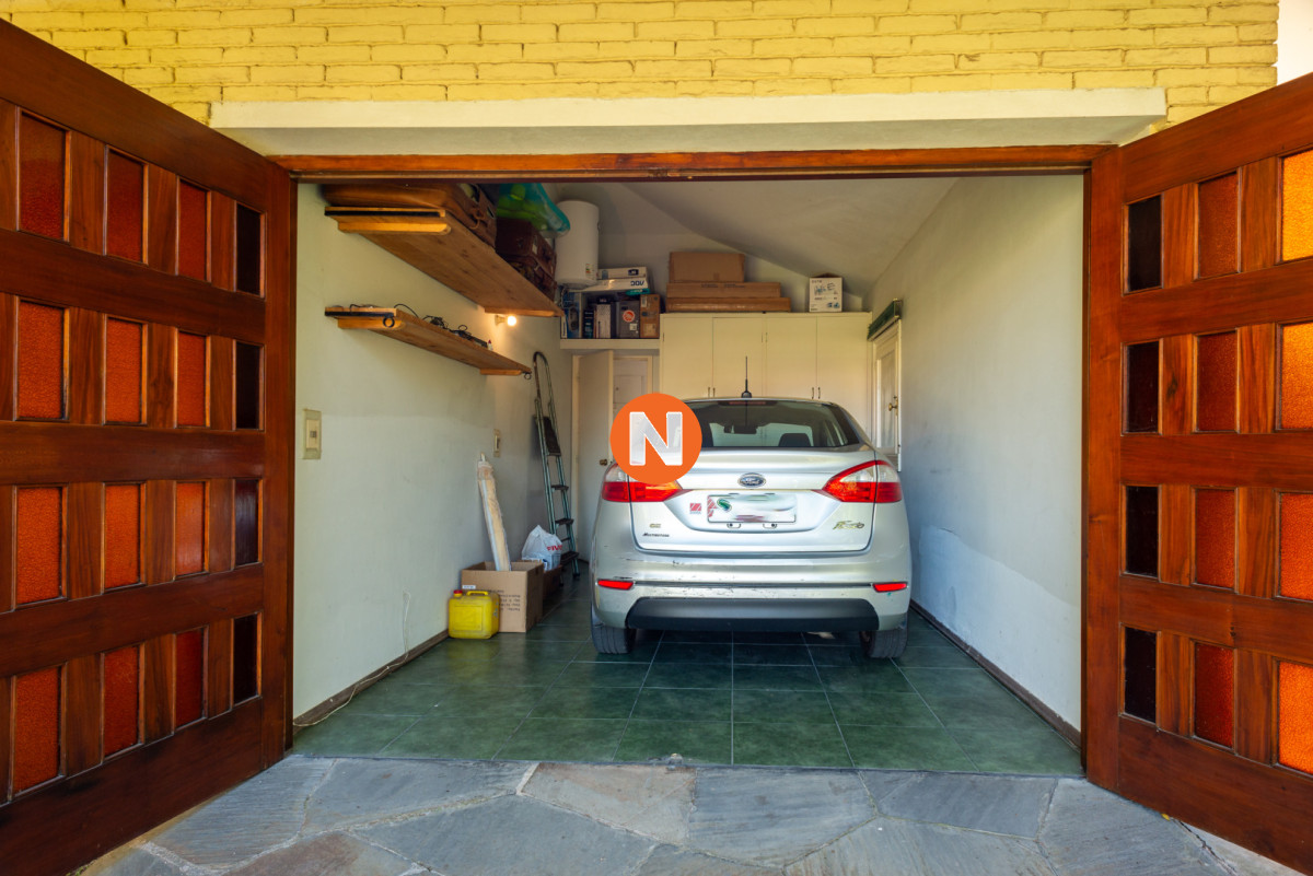 Casa Ref.225801 - 4 dormitorios y dependencia, excelente construccion