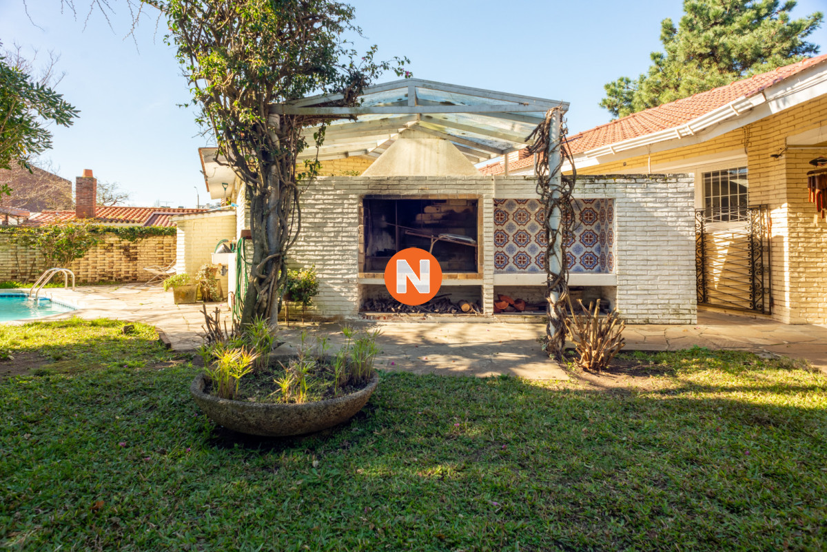 Casa Ref.225801 - 4 dormitorios y dependencia, excelente construccion