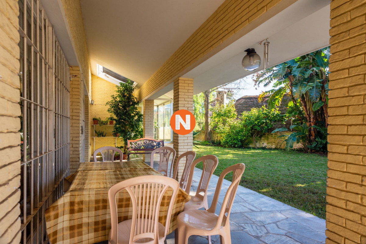 Casa Ref.225801 - 4 dormitorios y dependencia, excelente construccion