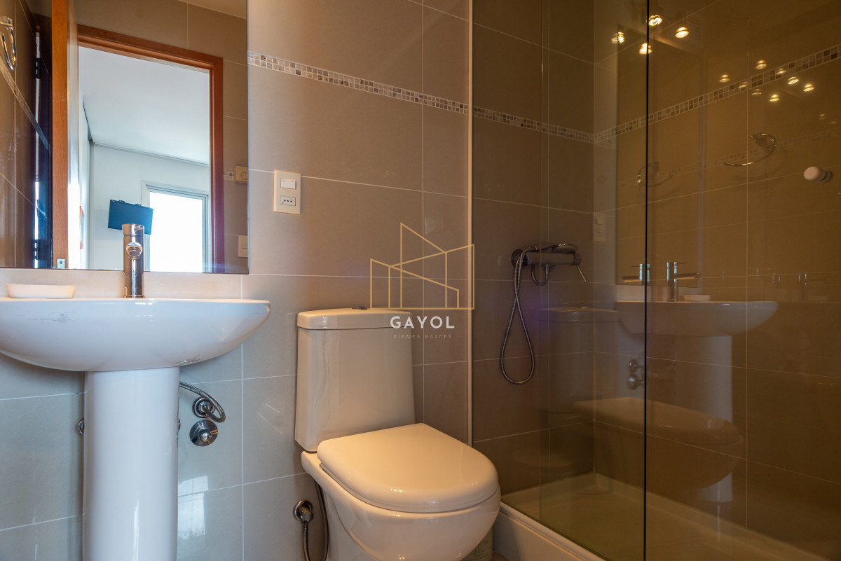 Apartamento ID.715 - 3 y dependencia Sunrise Tower, Piso Alto, Playa Mansa