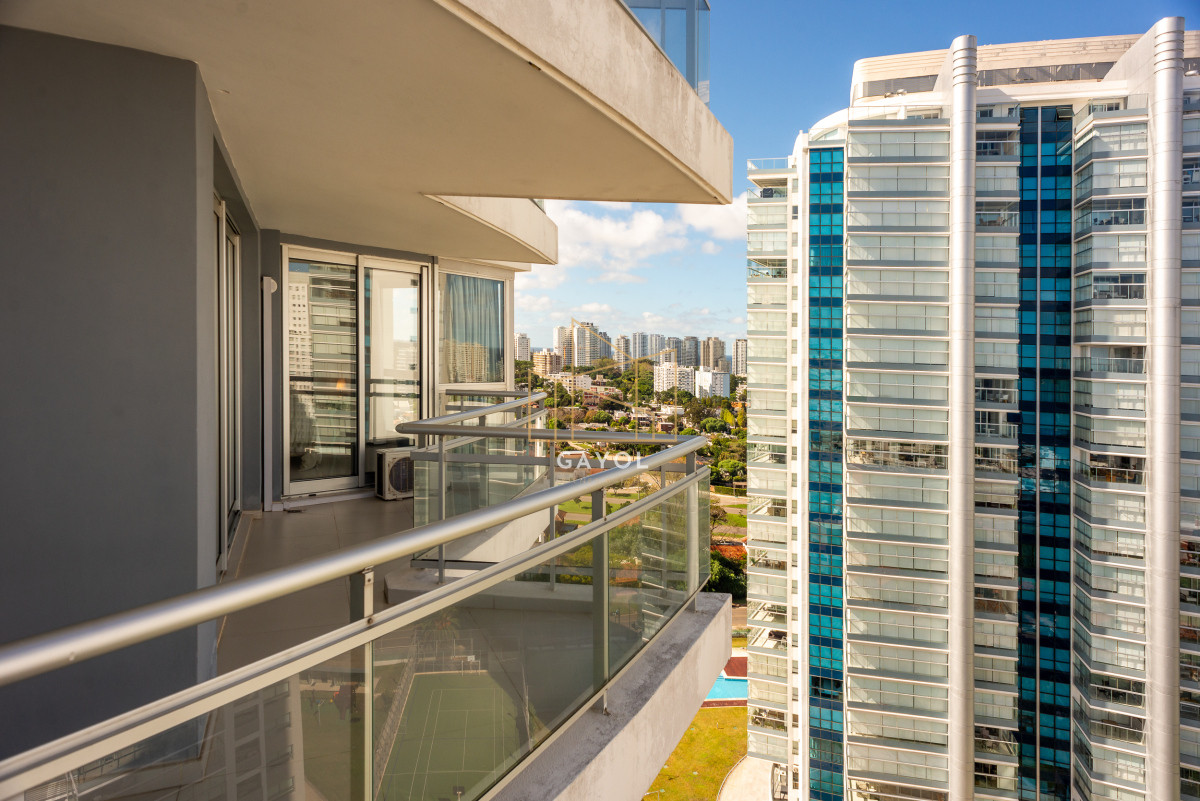 Apartamento ID.715 - 3 y dependencia Sunrise Tower, Piso Alto, Playa Mansa