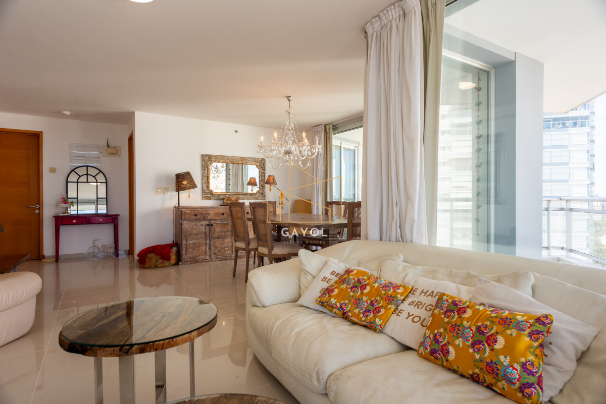 Apartamento ID.715 - 3 y dependencia Sunrise Tower, Piso Alto, Playa Mansa