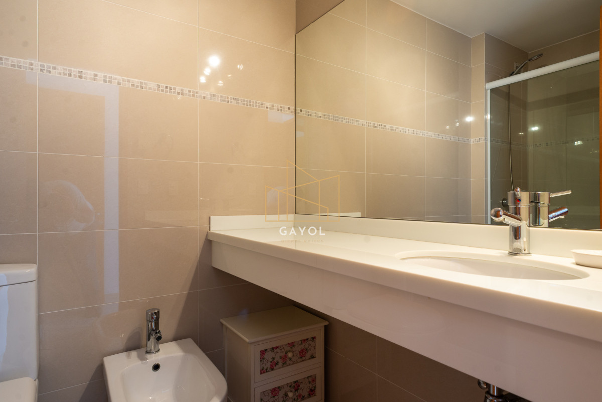 Apartamento ID.715 - 3 y dependencia Sunrise Tower, Piso Alto, Playa Mansa