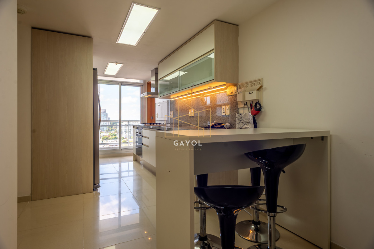 Apartamento ID.715 - 3 y dependencia Sunrise Tower, Piso Alto, Playa Mansa