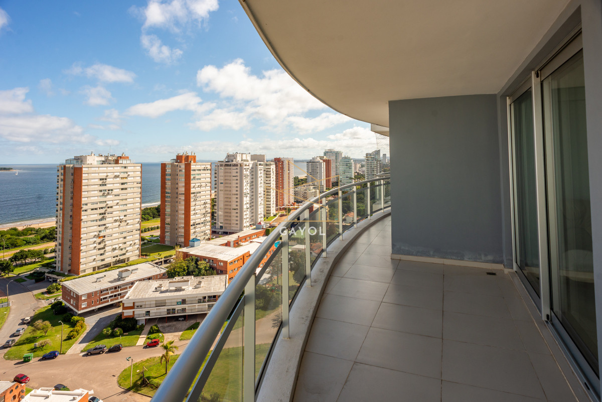 Apartamento ID.715 - 3 y dependencia Sunrise Tower, Piso Alto, Playa Mansa