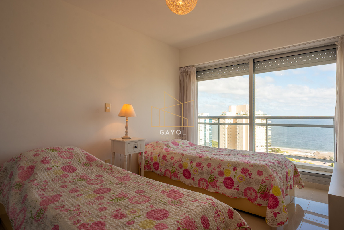 Apartamento ID.715 - 3 y dependencia Sunrise Tower, Piso Alto, Playa Mansa