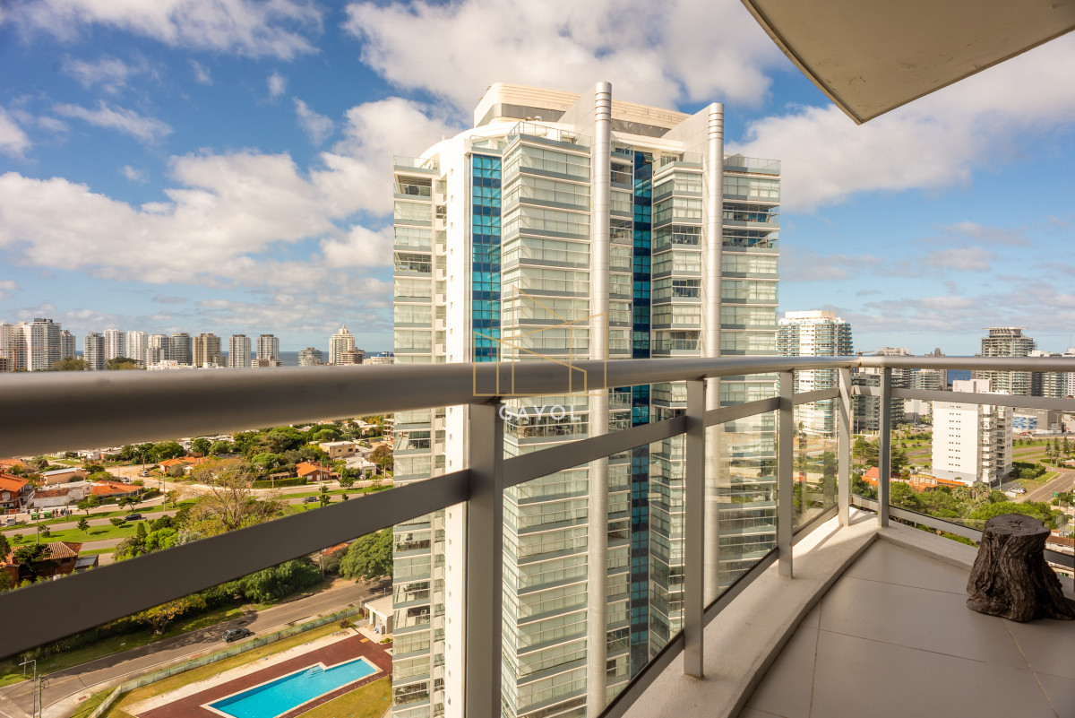 Apartamento ID.715 - 3 y dependencia Sunrise Tower, Piso Alto, Playa Mansa