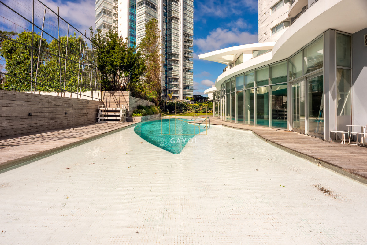 Apartamento ID.715 - 3 y dependencia Sunrise Tower, Piso Alto, Playa Mansa