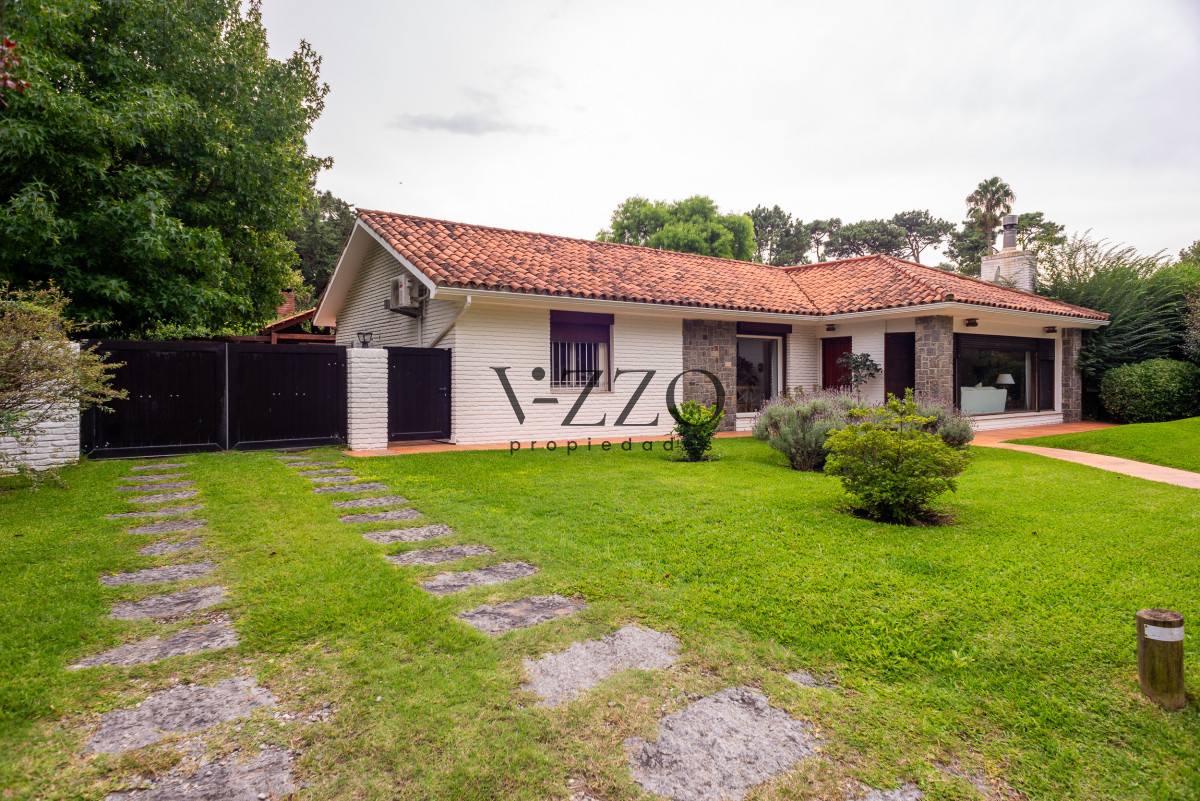Casa ID.1345/3-dormitorios-con-piscina,-Cantegril,-Punta-del-Este - 3 dormitorios con piscina, Cantegril, Punta del Este
