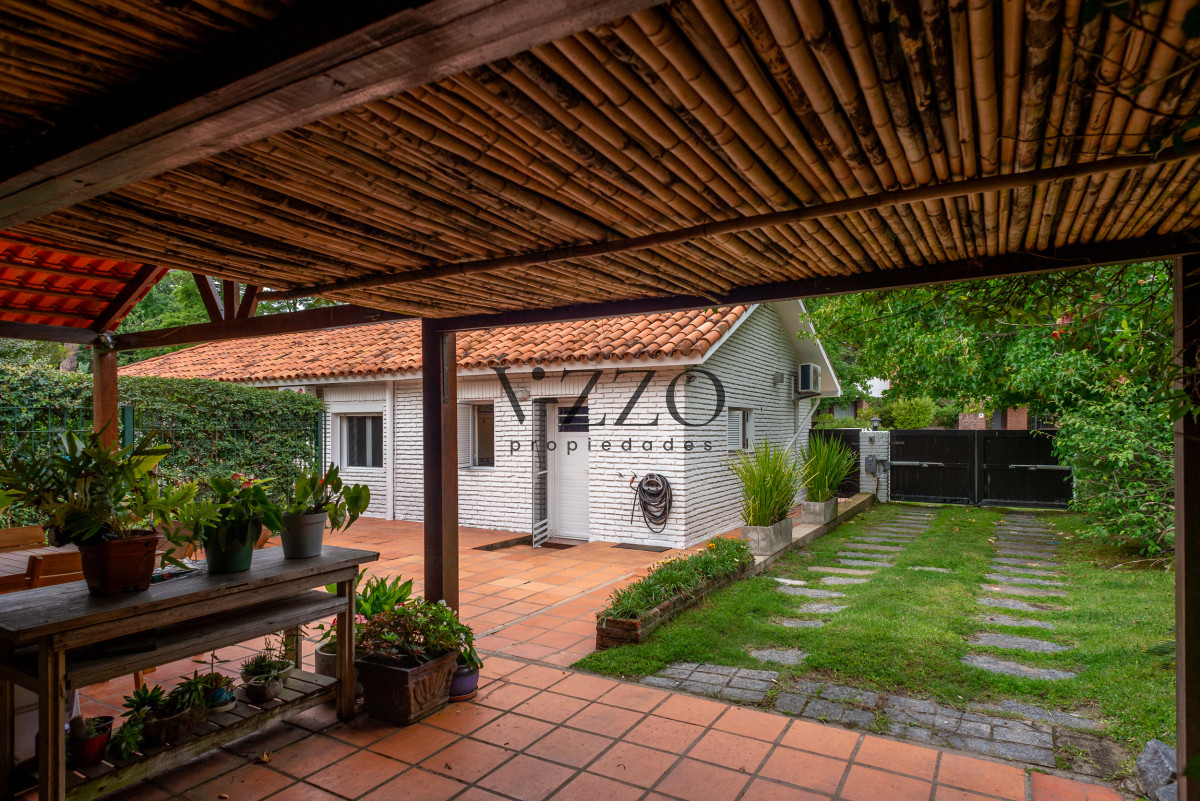 Casa ID.1345/3-dormitorios-con-piscina,-Cantegril,-Punta-del-Este - 3 dormitorios con piscina, Cantegril, Punta del Este