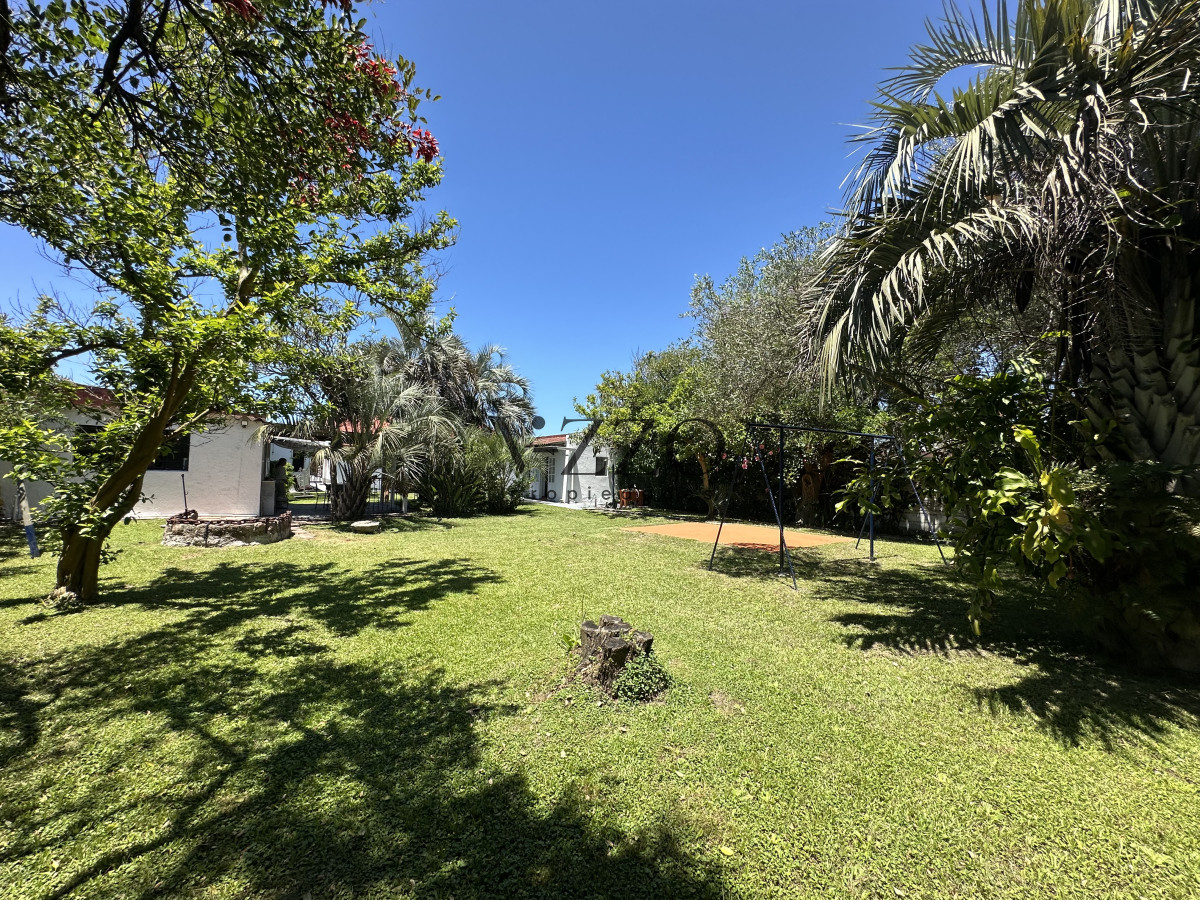 Casa ID.1354/Venta-casa-5-dormitorios-en-La-Coronilla- - Venta casa 5 dormitorios en La Coronilla 