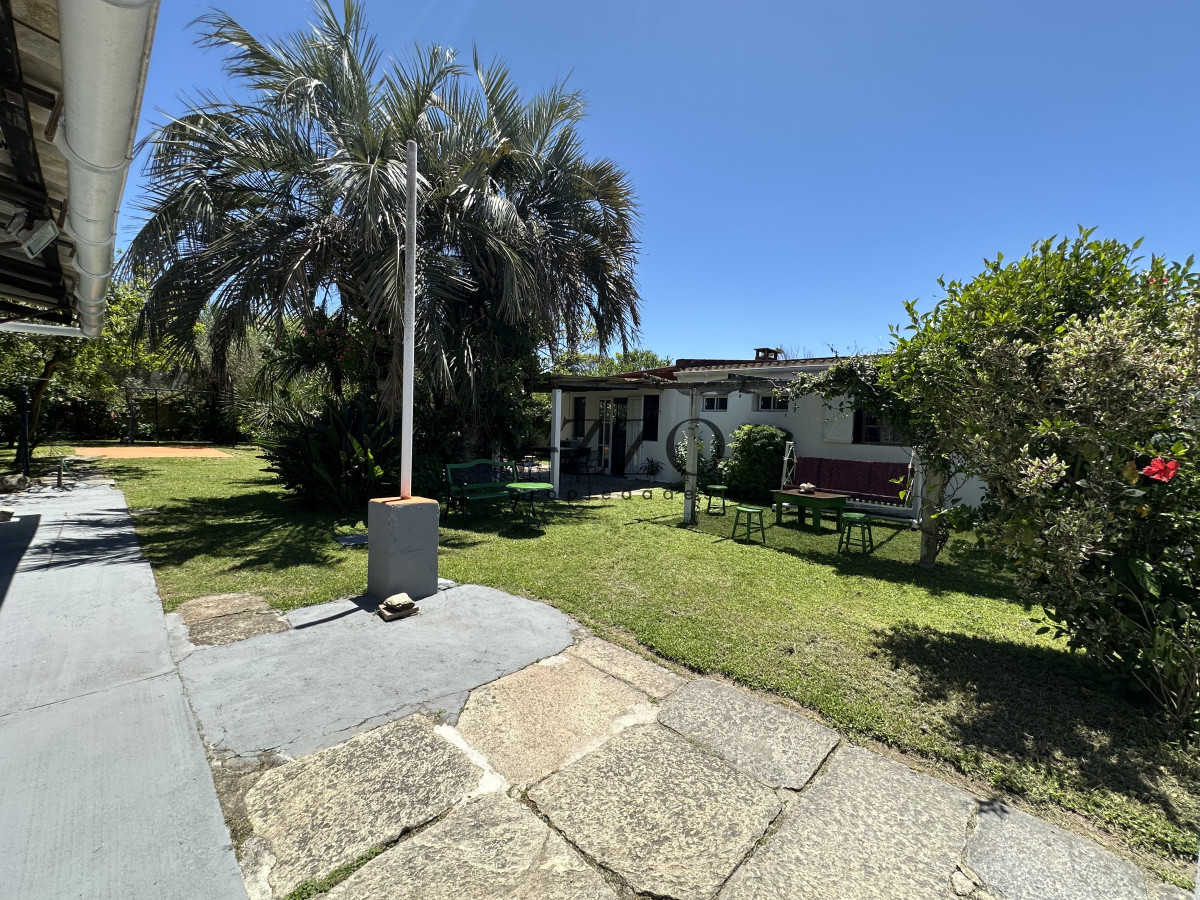 Casa ID.1354/Venta-casa-5-dormitorios-en-La-Coronilla- - Venta casa 5 dormitorios en La Coronilla 