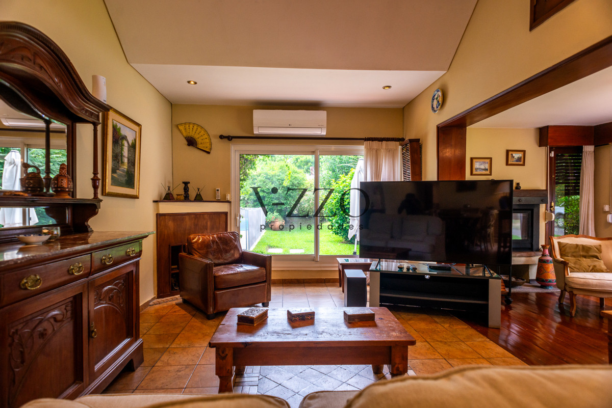 Casa ID.1345/3-dormitorios-con-piscina,-Cantegril,-Punta-del-Este - 3 dormitorios con piscina, Cantegril, Punta del Este