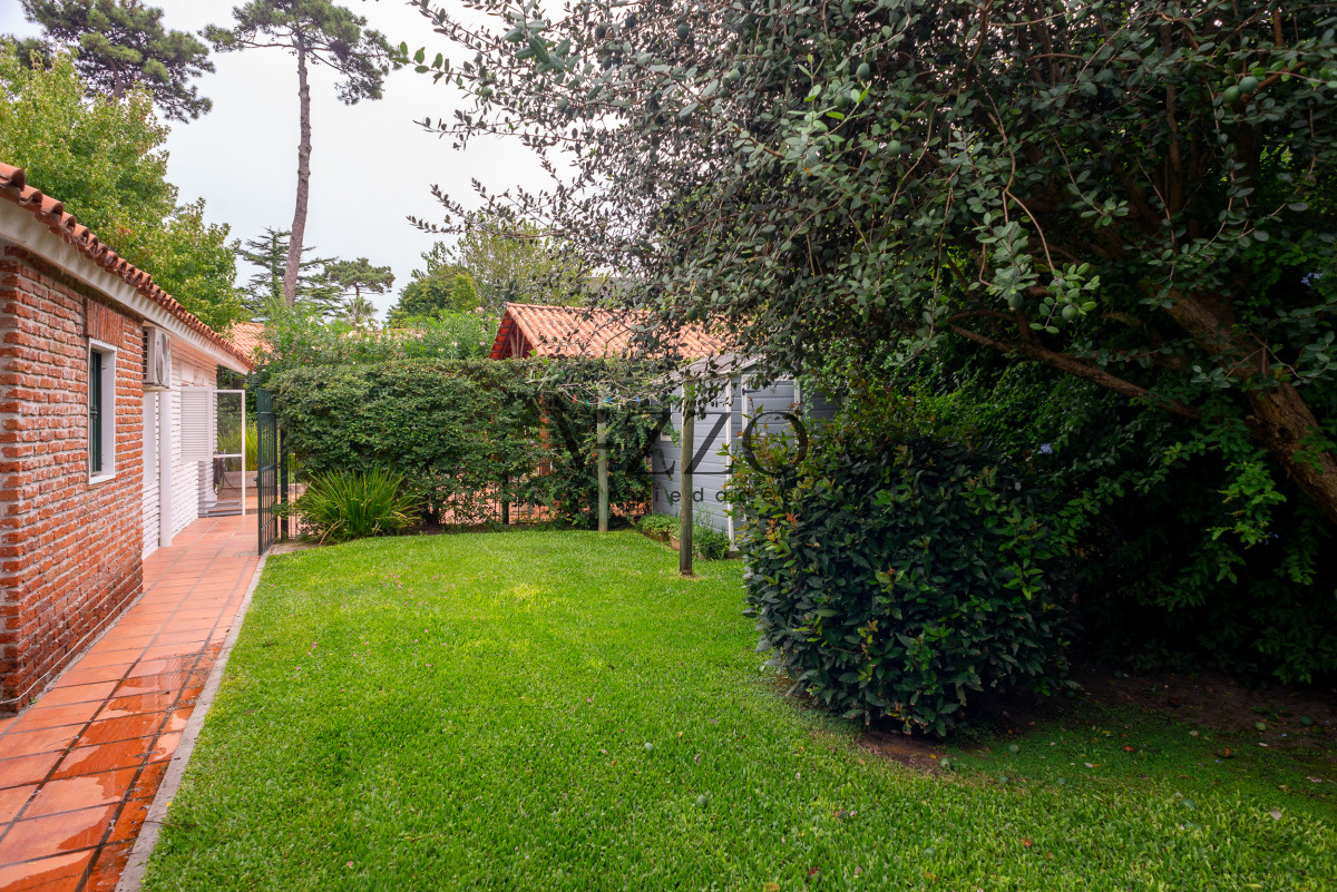 Casa ID.1345/3-dormitorios-con-piscina,-Cantegril,-Punta-del-Este - 3 dormitorios con piscina, Cantegril, Punta del Este