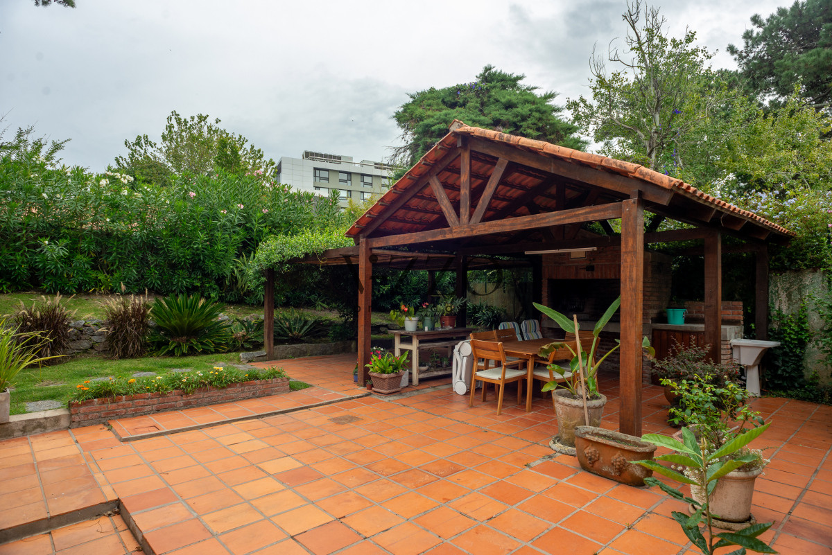 Casa ID.1345/3-dormitorios-con-piscina,-Cantegril,-Punta-del-Este - 3 dormitorios con piscina, Cantegril, Punta del Este