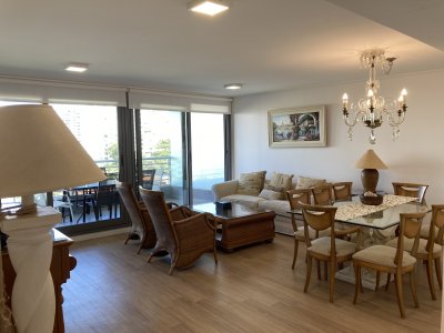 departamento de 2 suites 1 toilette con garage en Playa Mansa