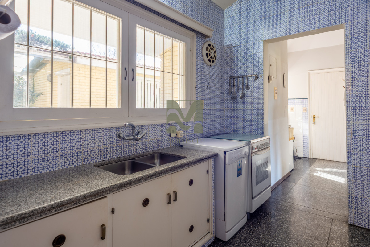 Casa ID.996 - 4 dormitorios y dependencia, excelente construccion