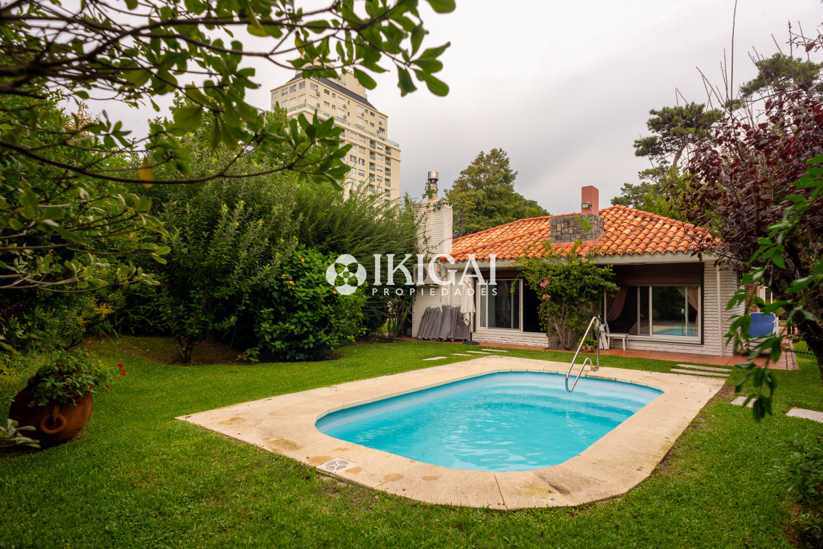 Casa ID.421 - 3 dormitorios con piscina, Cantegril, Punta del Este