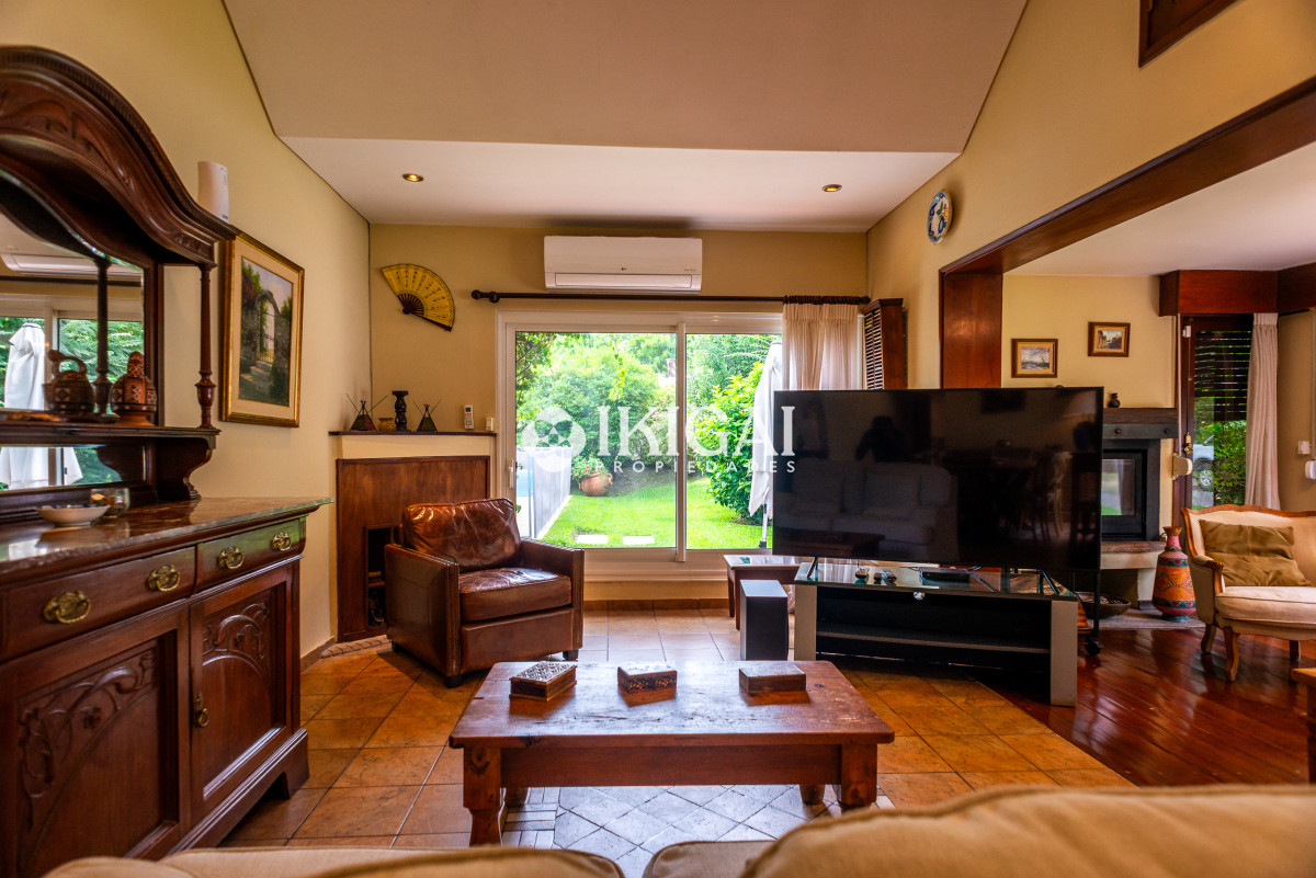 Casa ID.421 - 3 dormitorios con piscina, Cantegril, Punta del Este
