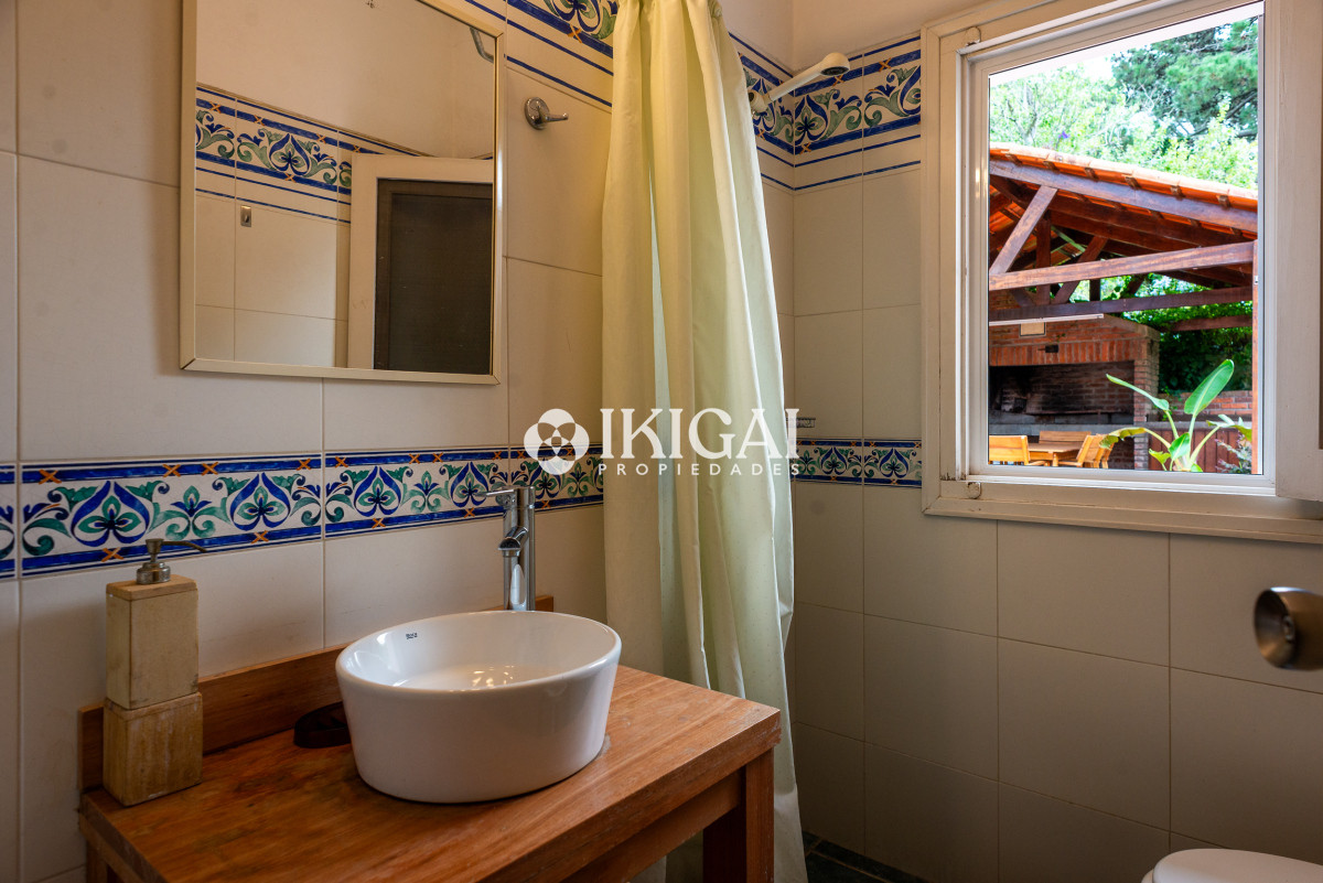 Casa ID.421 - 3 dormitorios con piscina, Cantegril, Punta del Este