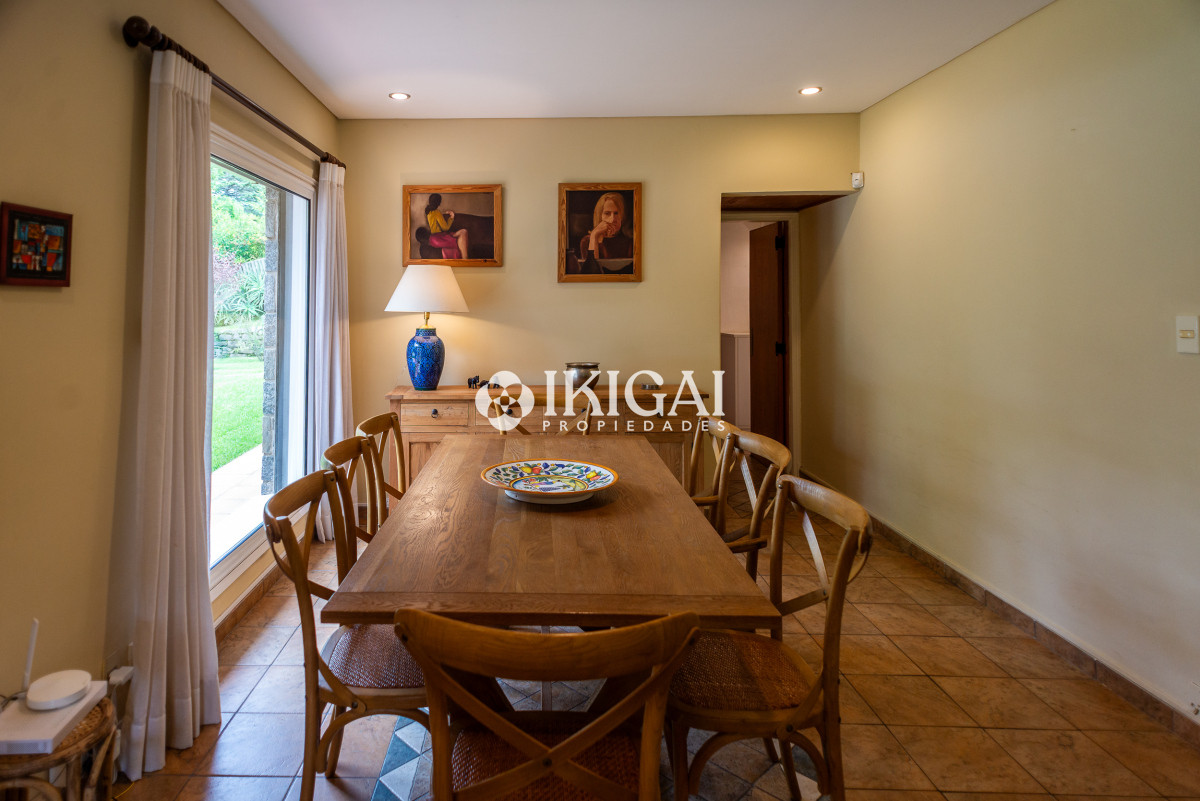 Casa ID.421 - 3 dormitorios con piscina, Cantegril, Punta del Este