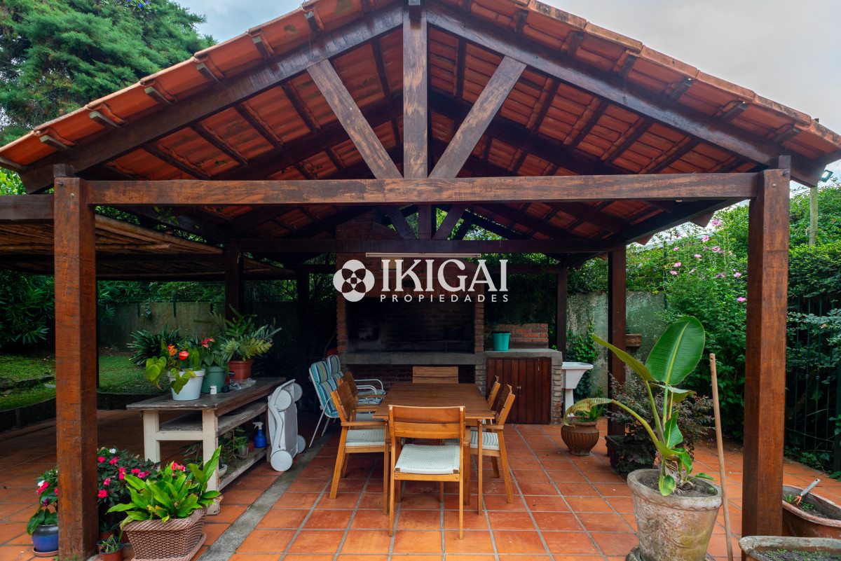 Casa ID.421 - 3 dormitorios con piscina, Cantegril, Punta del Este