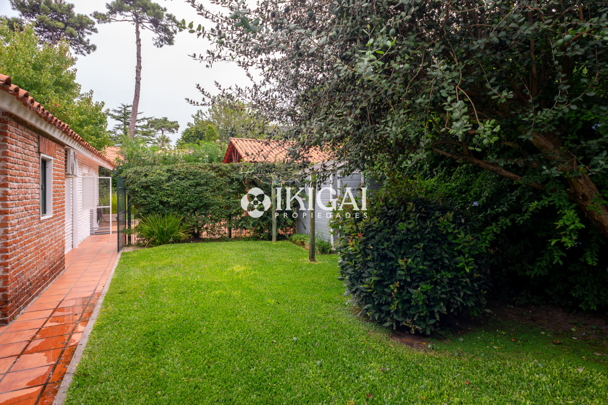 Casa ID.421 - 3 dormitorios con piscina, Cantegril, Punta del Este