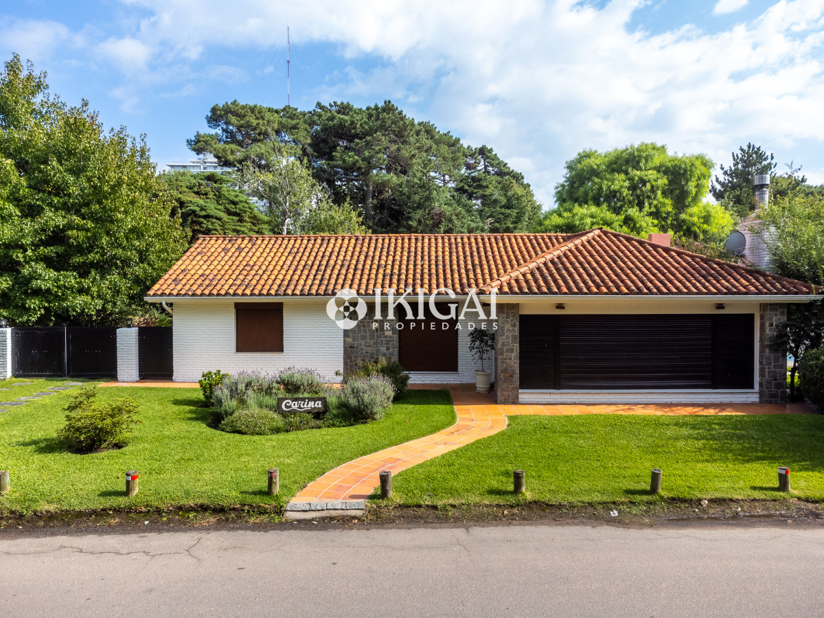Casa ID.421 - 3 dormitorios con piscina, Cantegril, Punta del Este