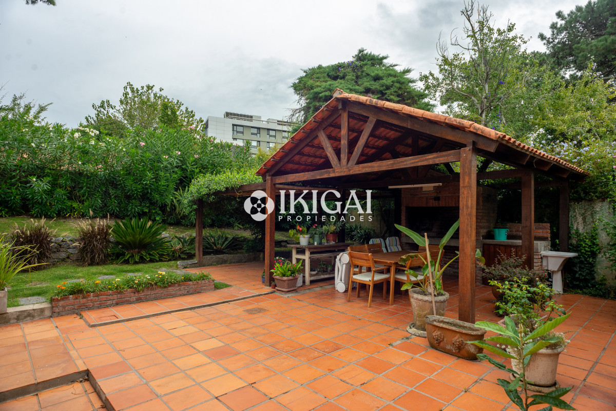 Casa ID.421 - 3 dormitorios con piscina, Cantegril, Punta del Este