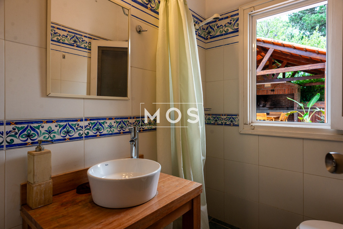 Casa ID.2764 - 3 dormitorios con piscina, Cantegril, Punta del Este