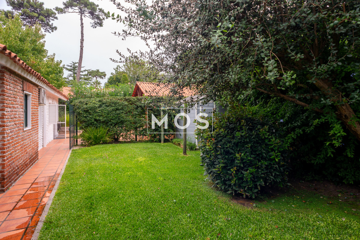 Casa ID.2764 - 3 dormitorios con piscina, Cantegril, Punta del Este
