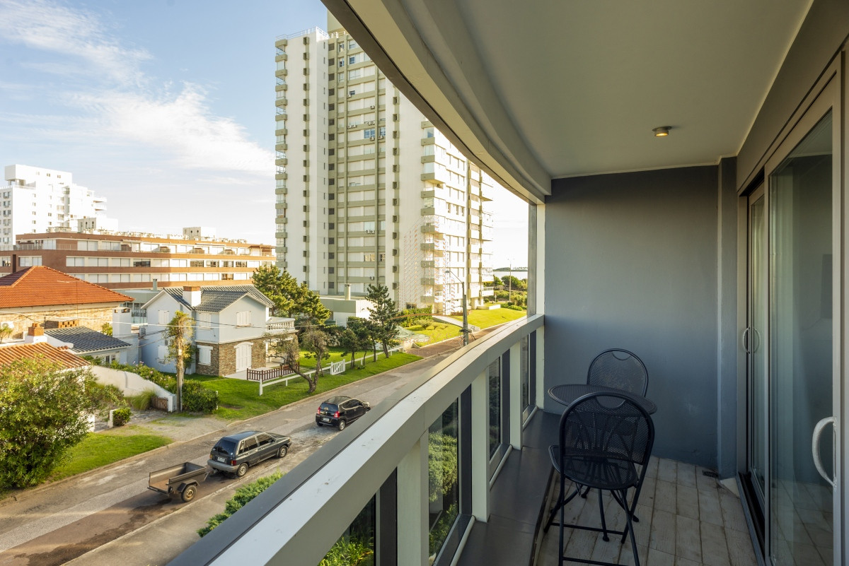 Apartamento ID.437 - Apartamento en venta frente al mar en Punta del Este