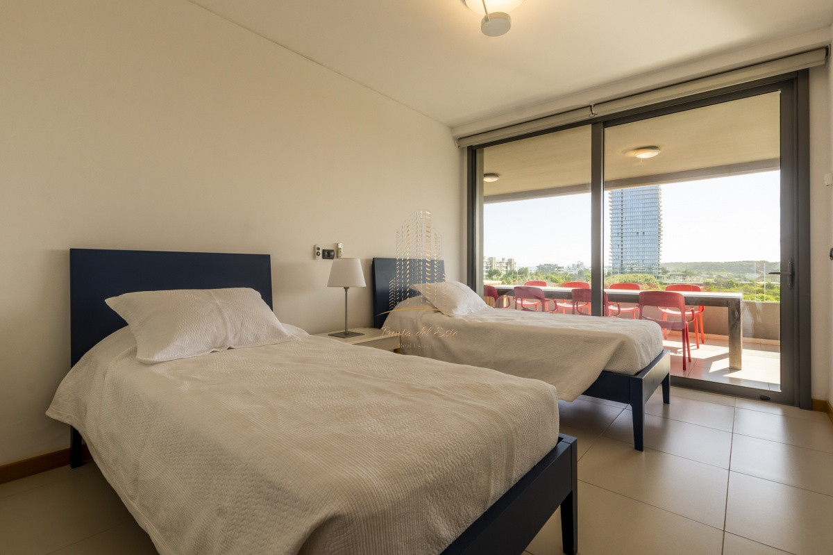 Apartamento ID.428 -  Apartamento en alquiler y venta 3 dormitorios y dependencia - Tiburon Terrazas Barra - Punta del Este