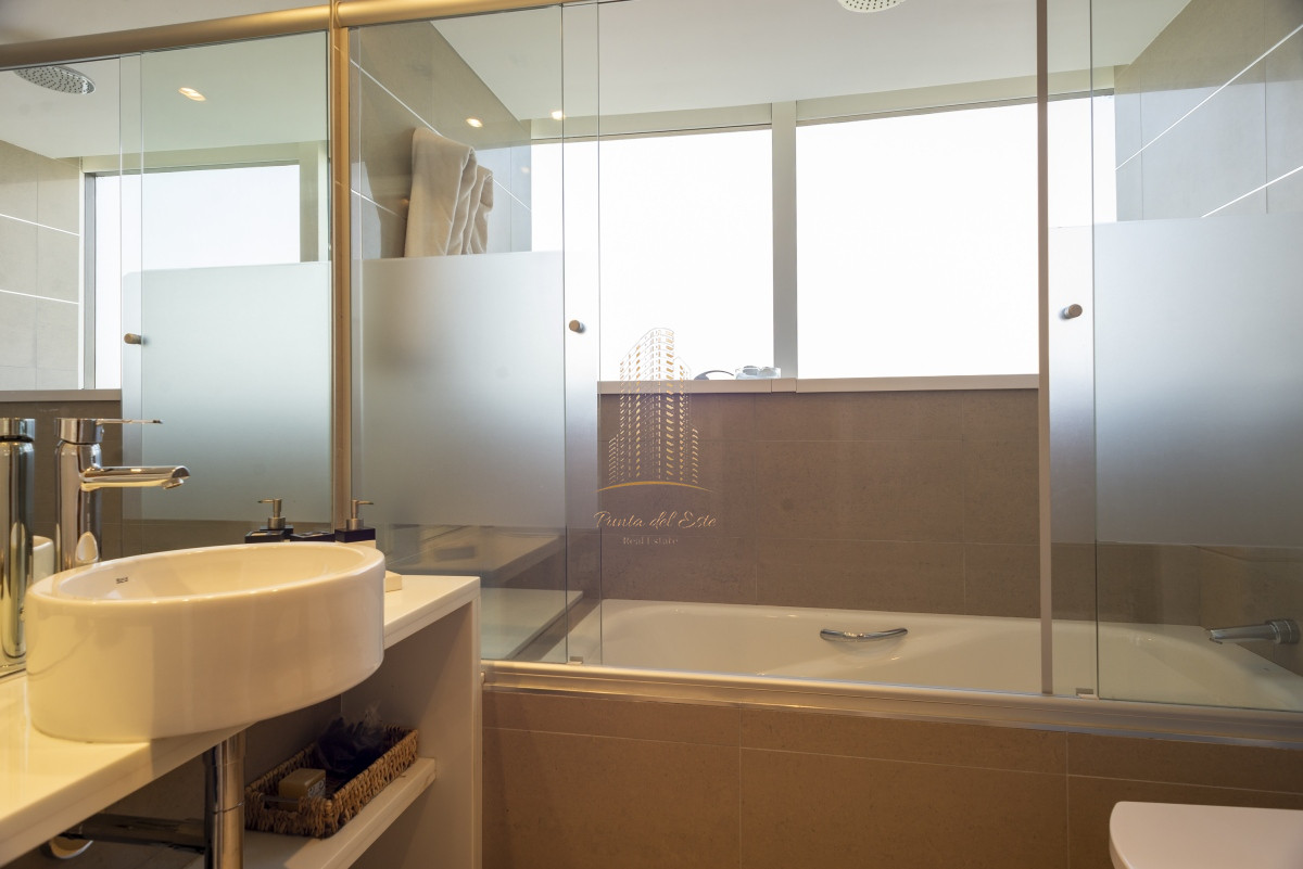 Apartamento ID.437 - Apartamento en venta frente al mar en Punta del Este