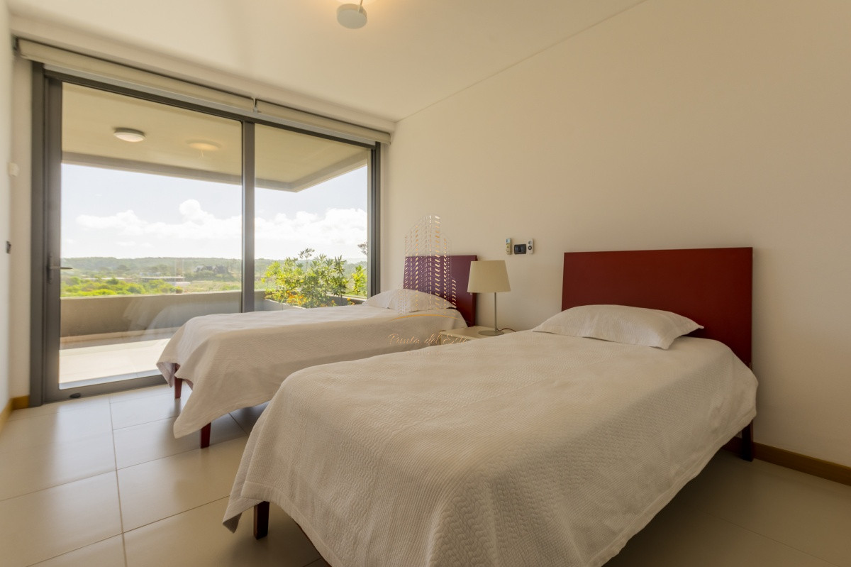 Apartamento ID.428 -  Apartamento en alquiler y venta 3 dormitorios y dependencia - Tiburon Terrazas Barra - Punta del Este