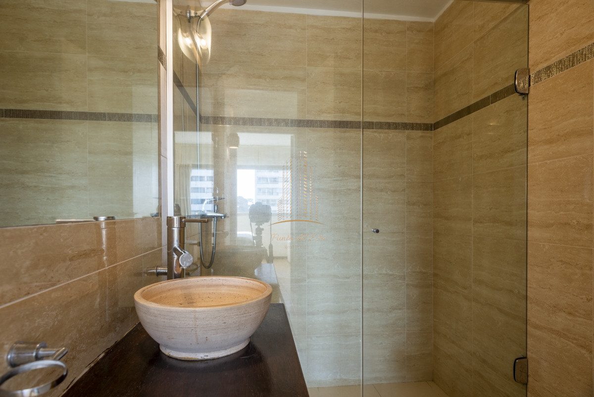 Apartamento ID.415 - Apartamento en venta de 3 dormitorios Roosevelt, Punta del Este