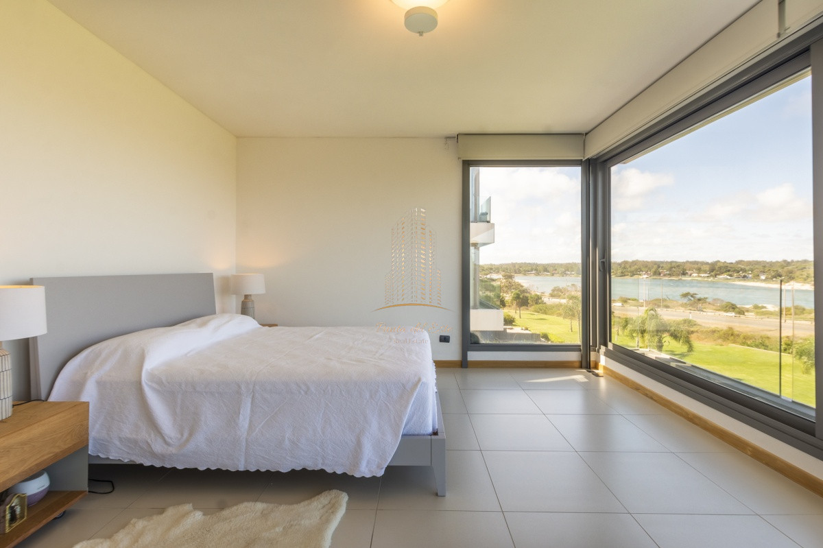Apartamento ID.428 -  Apartamento en alquiler y venta 3 dormitorios y dependencia - Tiburon Terrazas Barra - Punta del Este