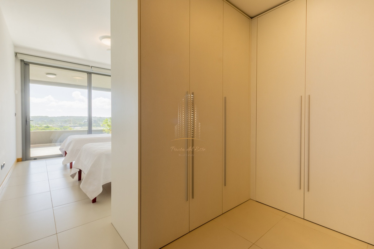 Apartamento ID.428 -  Apartamento en alquiler y venta 3 dormitorios y dependencia - Tiburon Terrazas Barra - Punta del Este
